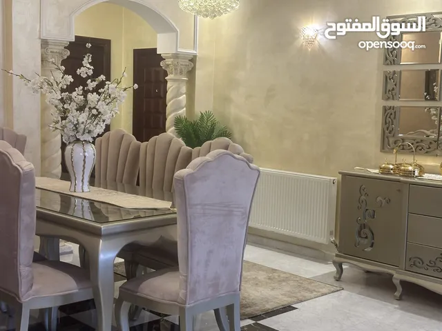 طقم ضيوف مع سفره وملحق وبرادي