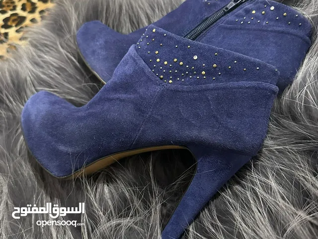 Blue With Heels in Hawally