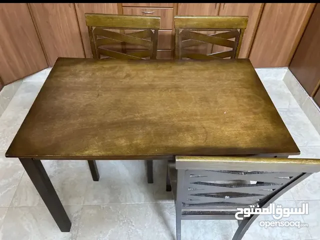 طاولة طعام