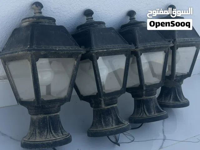 اضواء مستعمله بسيطه نظيفه