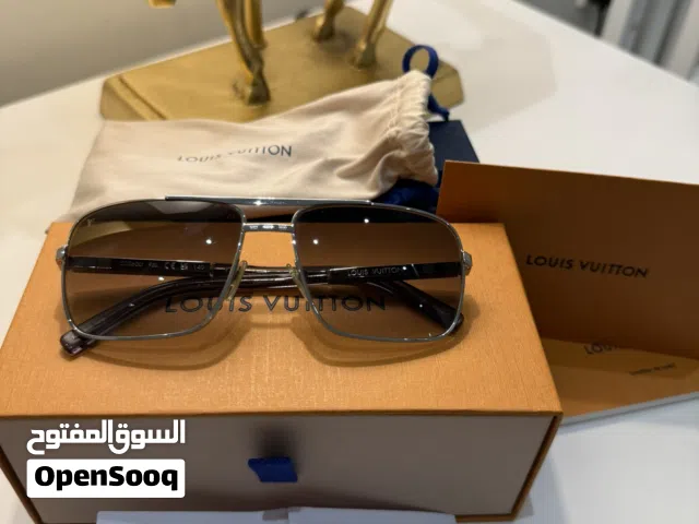 نظارة لويس فيتون أصلية بحالة ممتازة مع الفاتورة والصندوق