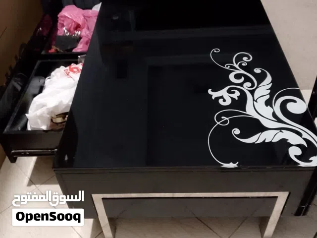 بيعه سررريعه طاوله مجلس وانتريه فخااااامه جدا  متانه قويه ووزن ماشاء الله بها ادراج شاري