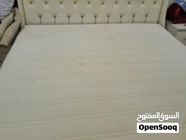 غرفة نوم بدون دولاب