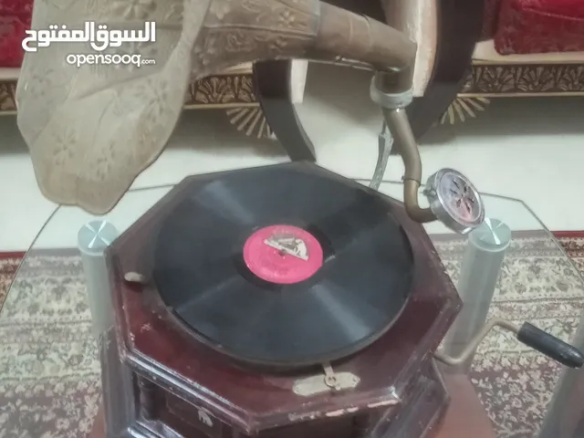 للبيع آلة موسيقية بشتخة تراثية قديمة مع الإسطوانة