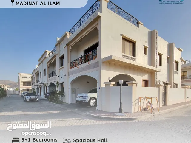 Well maintained 5+1 BR Complex Villa / فيلا بمجمع سكني راقي