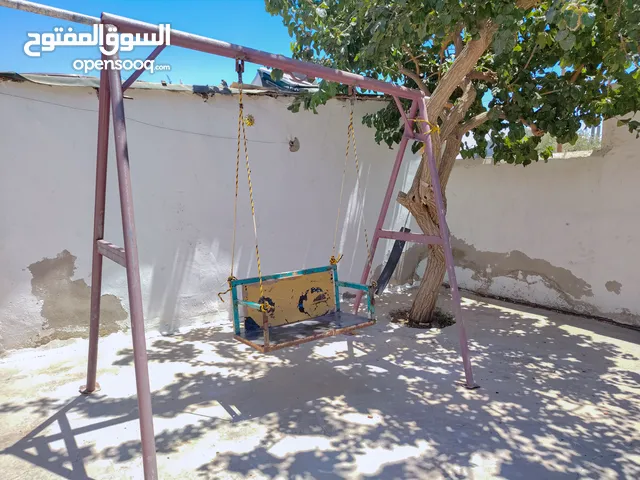 جسر حديدي قوي متعدد الاستخدامات - تصميم عملي وتحمل عالي..