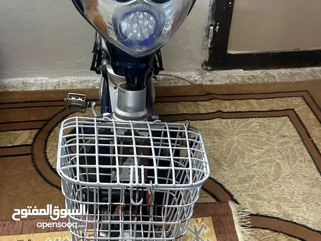 دراجة كهربائية بالصلاة عالنبي 48 فولت و15 امبير وبتسوق للشحنة من 15 ل20 كيلو والها بدالات بتمشي علي