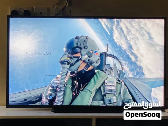 Samsung 43 Inch + Android box + TV stand