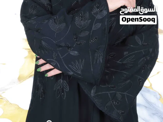 عباية سوداء فاخرة بتطريز يدوي خرز راقٍ
