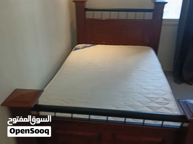 سرير مع مرتبه