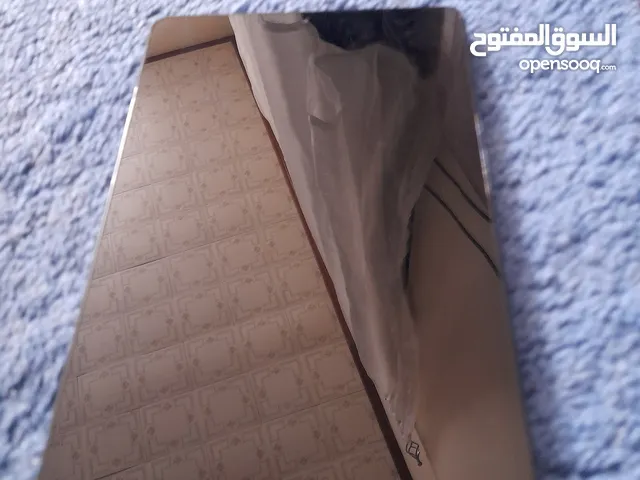 تاب جديد ليس مستعمل مافيه اي ضرر مع كرتون وشاحن