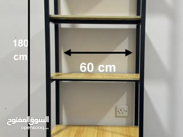رفوف جديدة بشكل انيق بكميات كبيرة للبيع بسعر الجملة ويتوفر توصيل