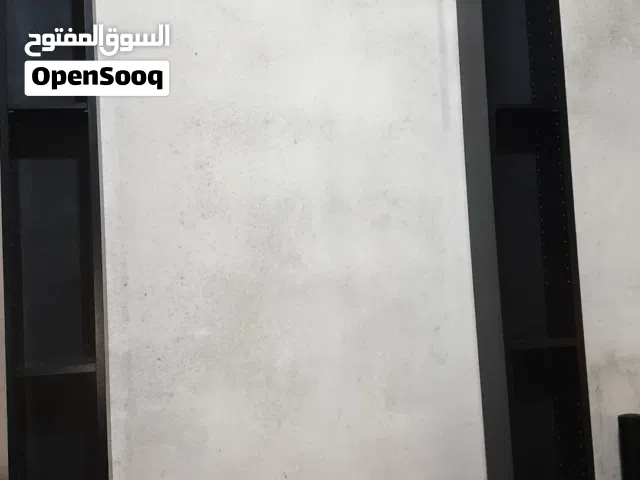 طاوله تلفاز ووحدتين ارفف ايكيا للبيع