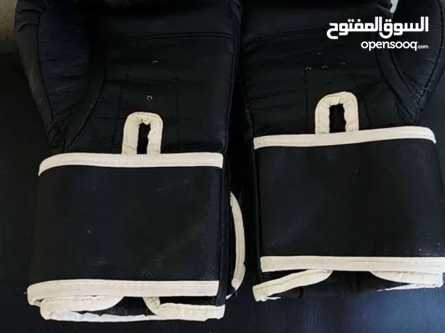 كيس ملاكمة بحال الوكالة مع قفازات جديدة
