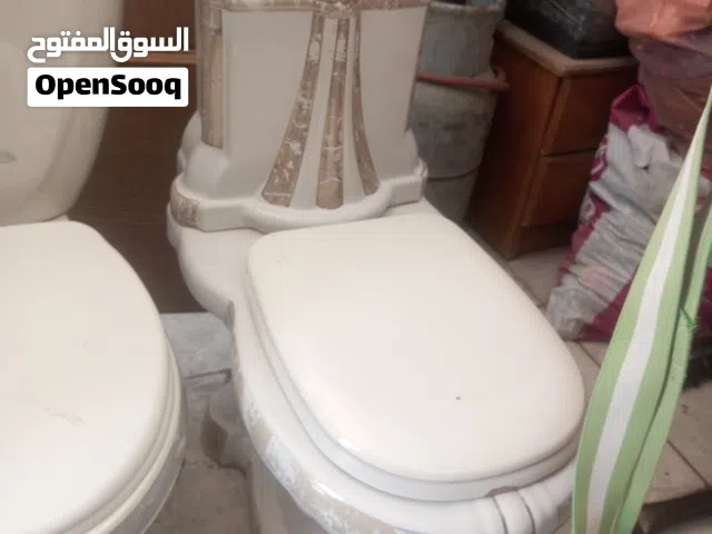 مرحاض مصدف فخم جدا بحالة ممتازة موجود في الزرقاء الجديدة للبيع