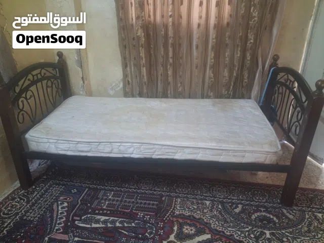 تخت مع الفرشه النوع الأصلي بنفك وبتركب ببراغي سداسيات