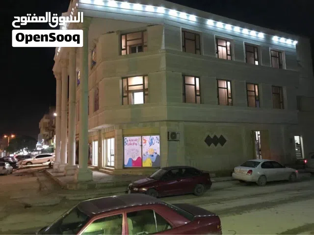 دور اول كامل فى مبنى تجاري