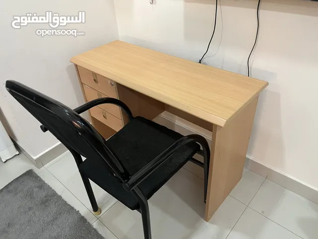 مكتب وكرسي/ chair and desk