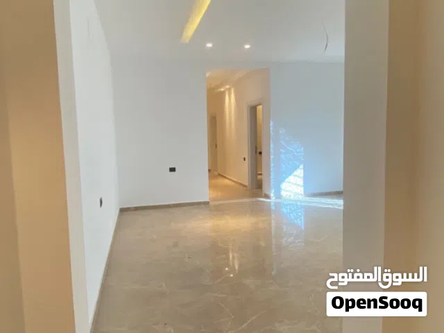 شقة بعمارة سكنية من 4 طوابق للبيع بالقرب من رئيسي قرجي - حي الأندلس. 2205.