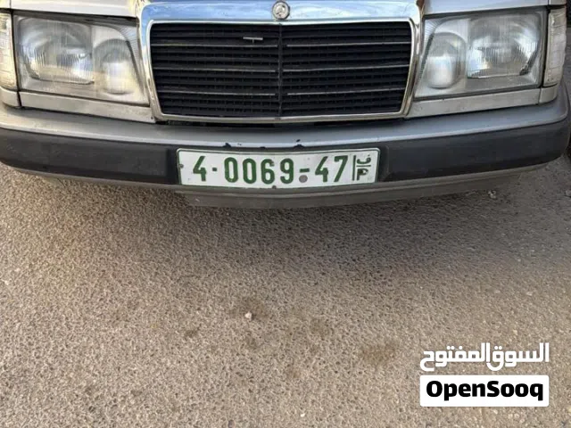 1987 مرسيدس بنز الفئة-E E 200