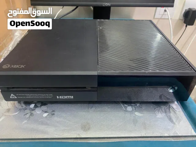 اكس بوكس ون نظيفه جدا مع جهاز تحكم مافيه اي مشاكل