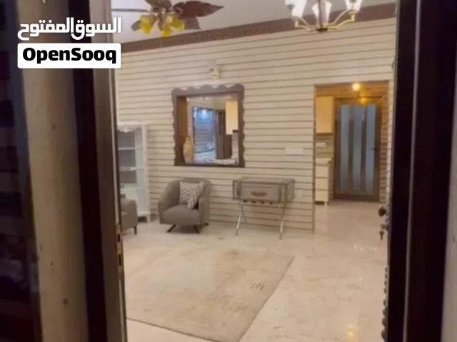 شقة مؤثثة للايجار حي الجامعة خلف سكة الداودي