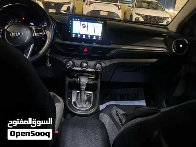 2019 كيا سيراتو Standard
