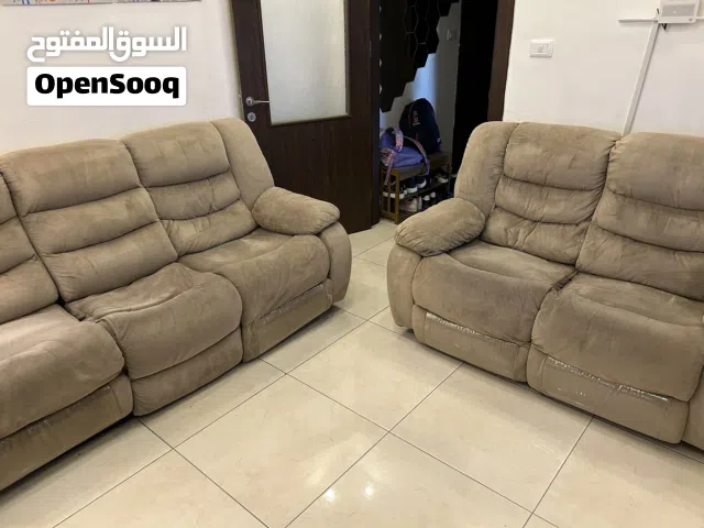 طقم الدب ريكلاينر مستعمل بحال الجديد ثلاثيه وثنائيه للبيع تم عمل دراي كلين وجاهز للتسليم