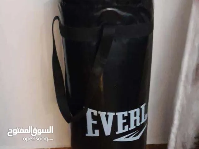 كيس ملاكمه طول 100cm وعرض 30cm مستعمل بحاله جيده اربد الحي الشرقي يوجد جنزيل التعليق و شنكل فقط
