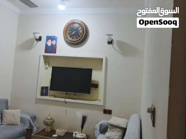 بيت صغير مؤثث للبيع في الجمهورية