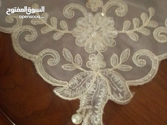 مفرش صغير للطاولات و الارفف