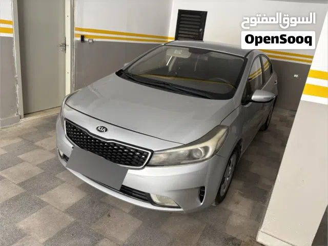 2018 كيا سيراتو Standard