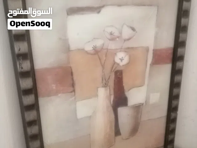 لوحة جدارية فنية بتصميم تجريدي لزهور في مزهريات،