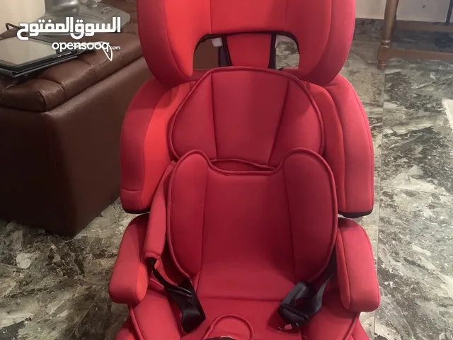 مقعد سيارة للأطفال لعمر 8 سنوات ماركة روبنز بحالة ممتازة - Robins