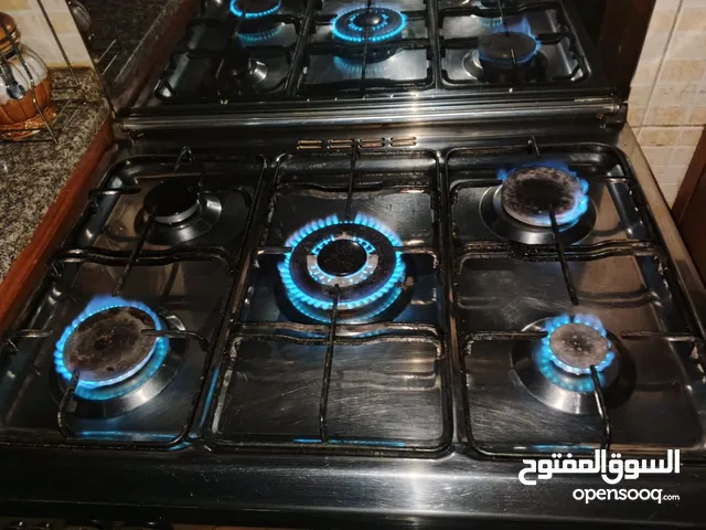 غاز بحاله. ممتازه بحاجه لباب للفرن