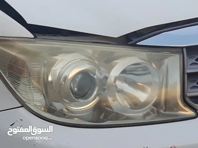 اضائة امامية على جهة اليمين من السيارة تويوتا فورتشنر 2009
