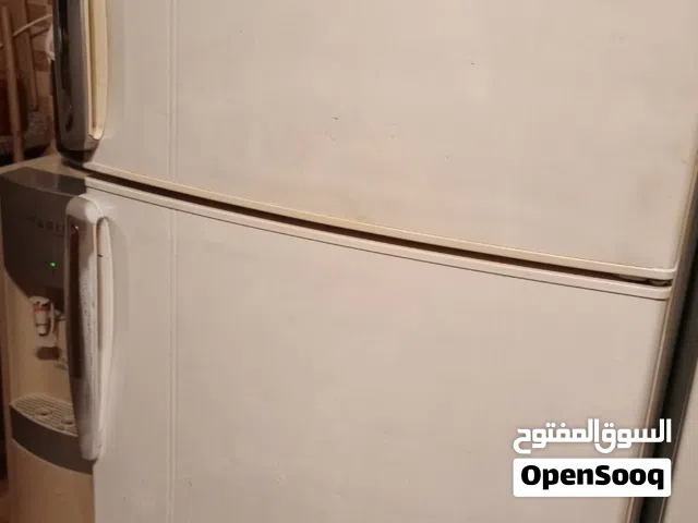 ثلاجه  و فريزر   فش فيهم اشي   للبيع بداعي السفر