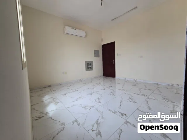 استديو - جديد بالكامل - مطبخ منفصل - بجانب مخرج محمد بن زايد - صيانه كامله على المالك