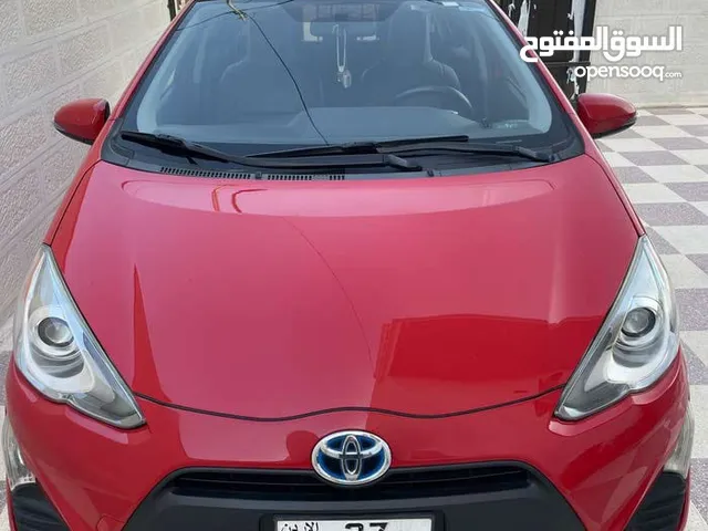 Toyota prius c 2016