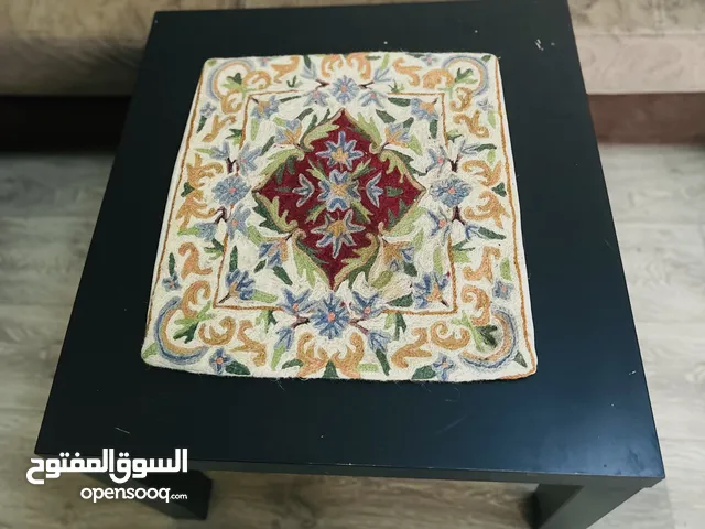 طاولة صغيرة حالة جيده