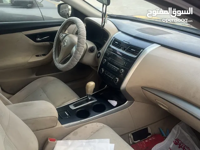 للبيع نيسان التيما ازرق بحاله ممتازه — موديل 2014