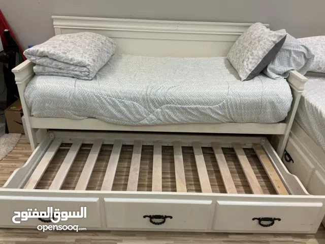 سرير عدد 2 اطفال مع ادراج سرير لون بيج مستعمل سنتين لاطفال صغار قياسات السرير 100/ 190