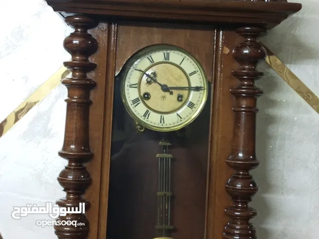 ساعه تعباه ميكانيك من خشب الجوز حجم كبير طول متر و10 وعرض. 40 معمق 17 سم صناعه الماني. جني جنز