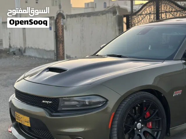 دودج تشارجر SRT 392 موديل 2015 لون أسود و اخضر بحالة ممتازة مع تأمين شامل