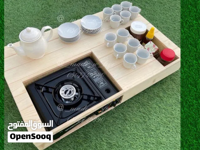 طاولة تخييم خارجية متكاملة – عملية وفخمة  استمتع بتجربة تخييم مريحة ومرتبة مع هذه الطاولة الم