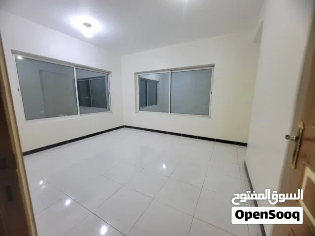 شقه للايجار في قريب جوله ريماس اربع غرف دور ثاني كامل في عماره محترمه حي راقي ومالك محترم جدا ب140ال