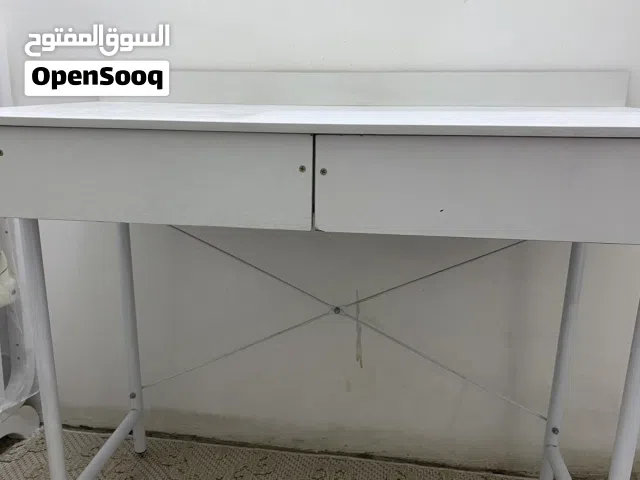 ميز دراسة / حاسبة مستعمل