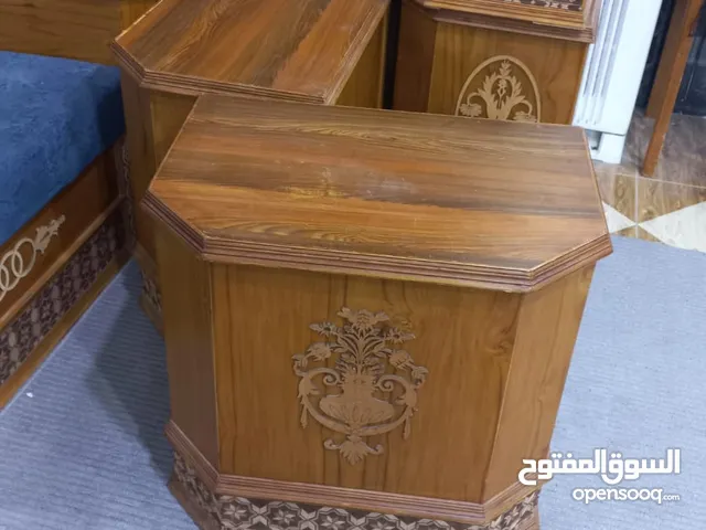 طاولات خشبي للبيع استعمال بسيط