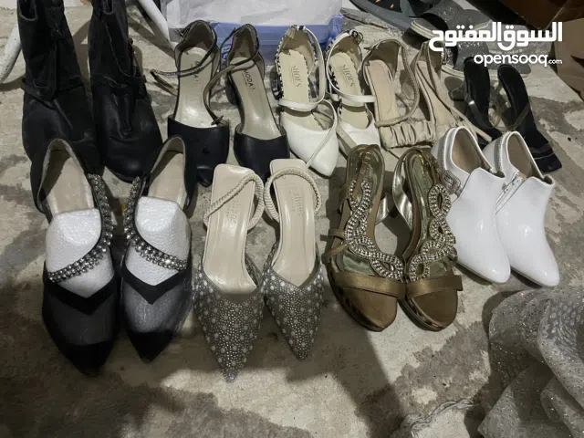 أحذية مستعمله بسعر مناسب