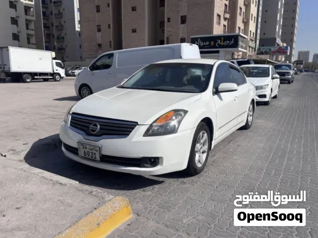 2008 نيسان التيما Standard